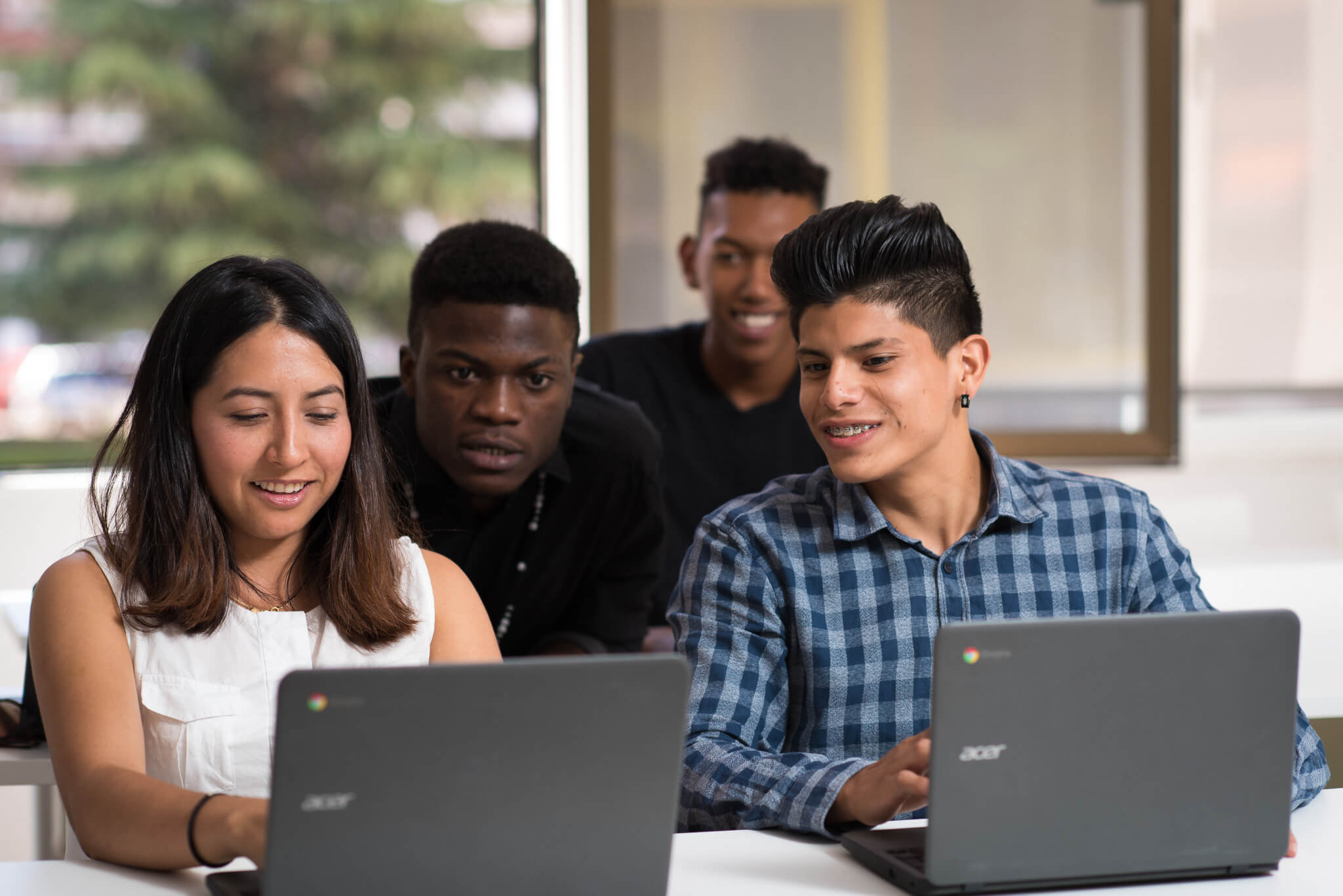 Jóvenes estudiando en Fundación Iter Fundación ITER