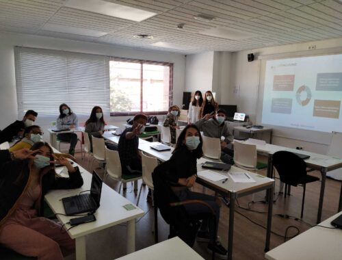 Jóvenes en sesión de formación prelaboral de Fundación Iter