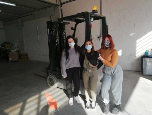 jóvenes taller operario almacén