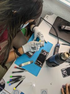 Curso de reparación de móviles en Fundación Iter